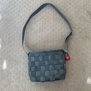 grey Harvey’s seatbelt bag